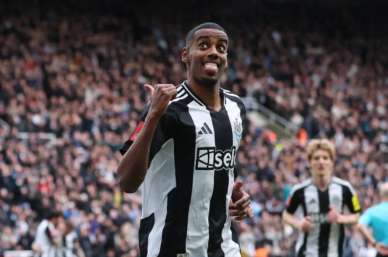 英超赛场惊现六粒进球大四喜，球员助力球队历史性逆转积分榜飞跃