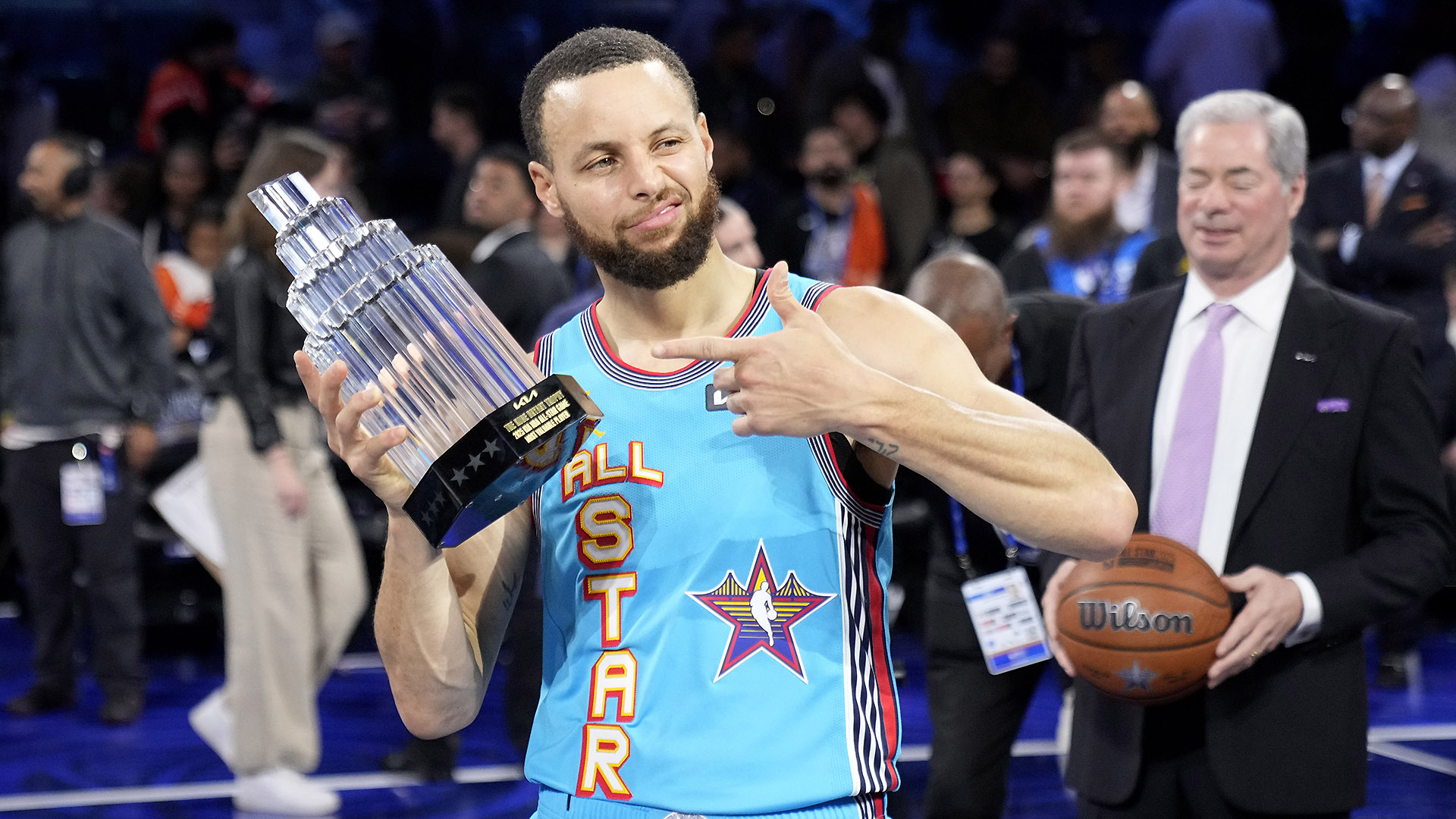 霍华德婚礼哈登伴郎 詹姆斯缺席引热议